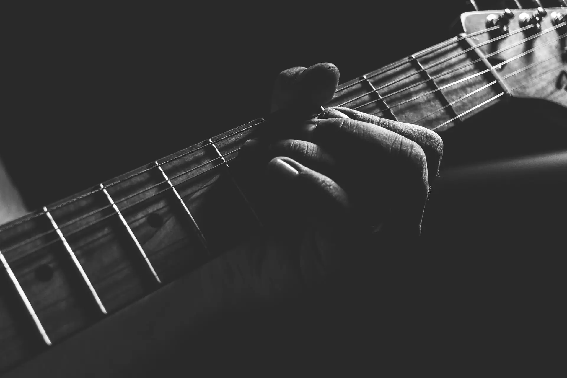 Graphite for Guitar Nut Lubrication: Benefits and Application