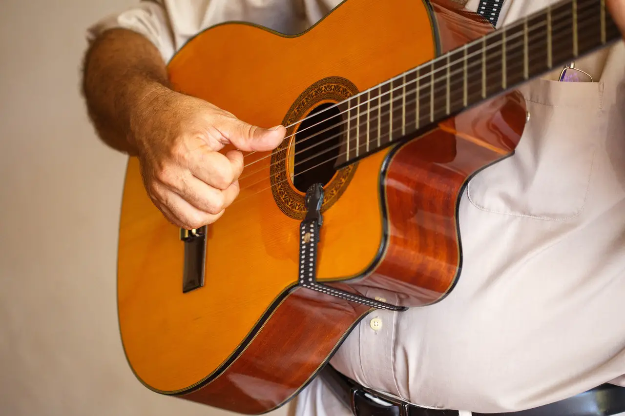 Guitar Neck Binding: Benefits, Downsides & Refreting Guide
