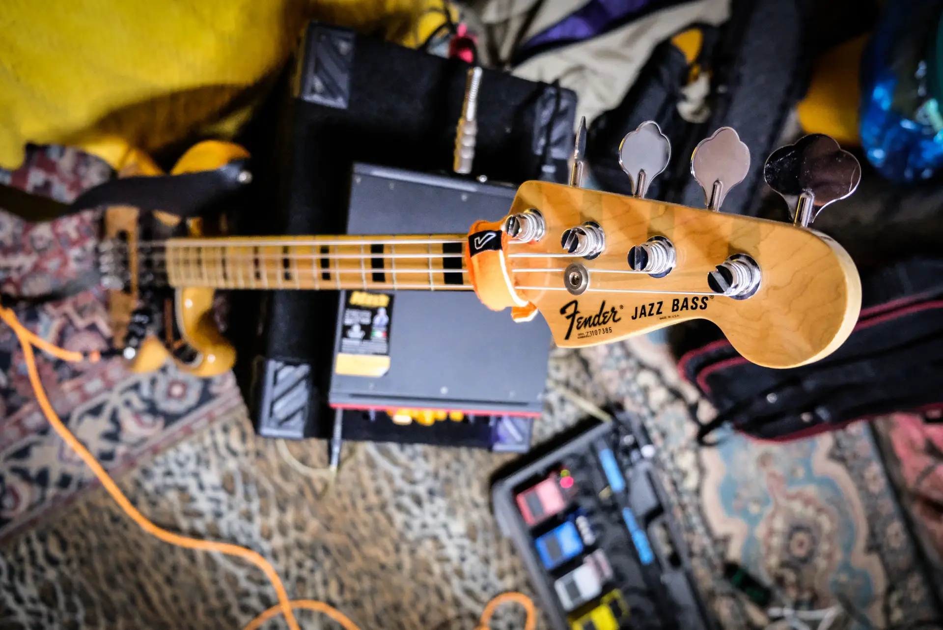 Guide To Quietly Practice Bass In Your Apartment (Without An Amp)