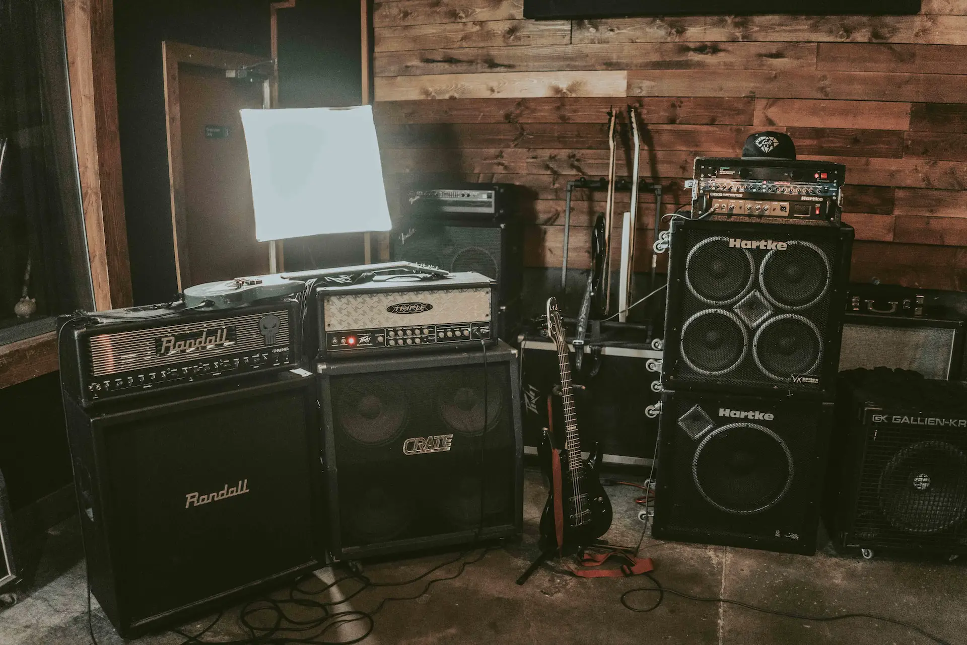 Amp Head Vs Amp: The Difference & Can You Use Amp Head Alone?