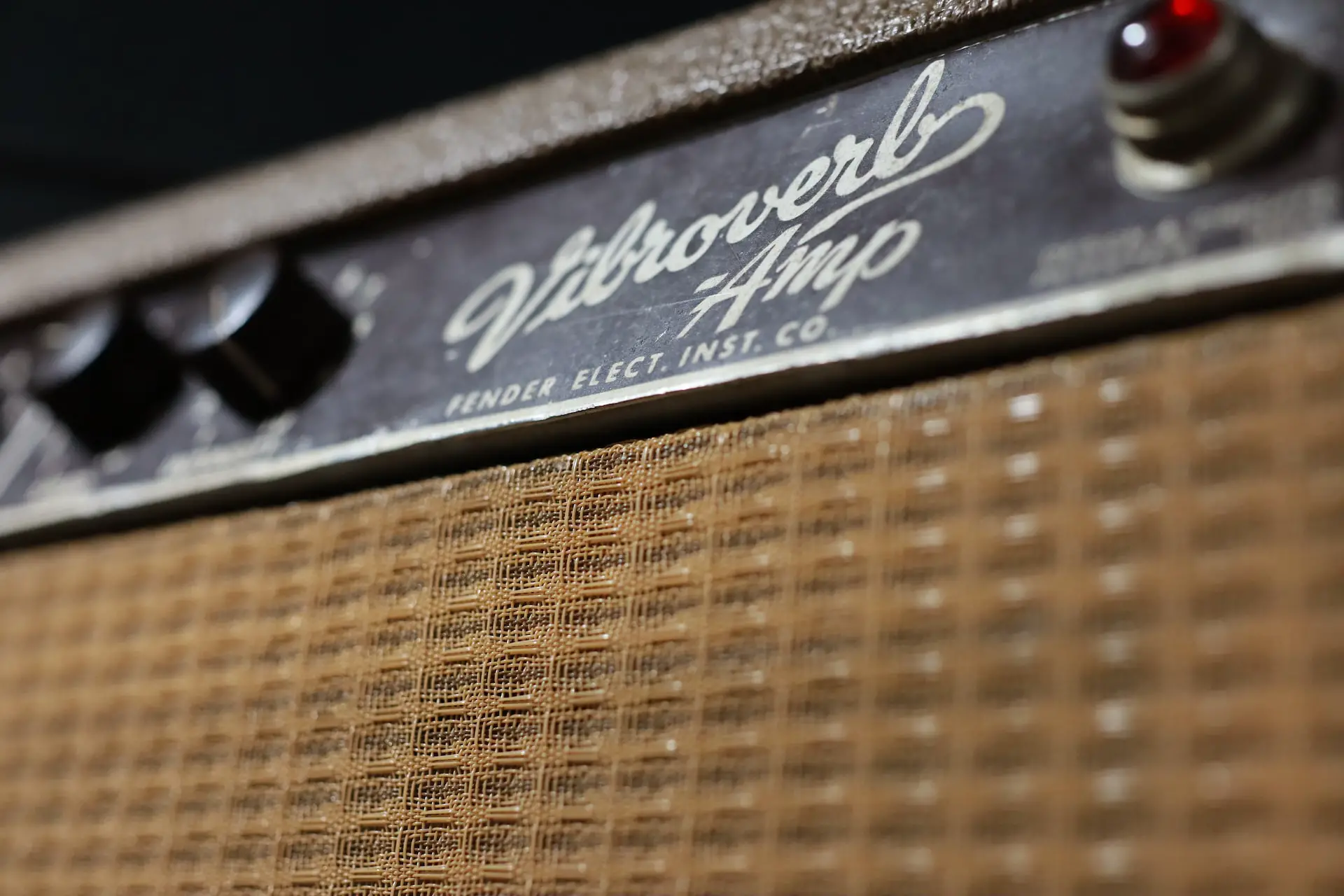 Buzzing & Hissing Amps: Is It Normal? Find Out & Stop It!